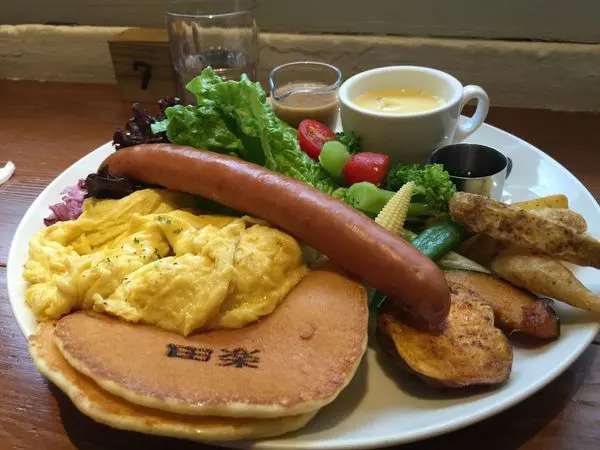 台中 西區 田樂 Farm Burger - 好吃的早午餐店，鬆餅美味可口，老房子迷可以來