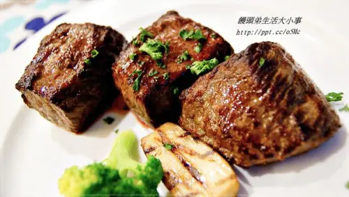 【食記/花蓮】就是要如此厚待妳，美國超厚切牛排♪♪莎莉Sarlees♪♪