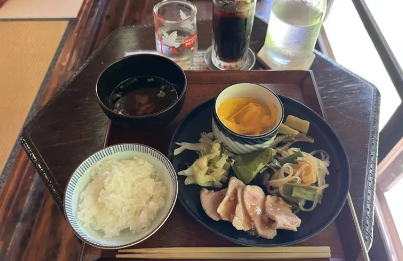 超越觀光的藝術島嶼！在瀨戶內豐島，連水珠、稻田、橄欖豬都能成為一場藝術。