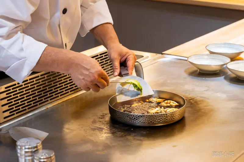 桃園大園青埔美食推薦-海童鐵板料亭，嚴選的食材遇上身懷絕技的主廚，一道道美味的鐵板料理讓人心滿意足。 @圍事小哥的幸福相框