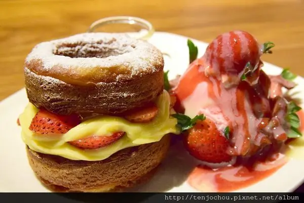 花花，甲飽沒【台北食記】東區 Drip Cafe好滴咖啡　超人氣草莓可拿滋