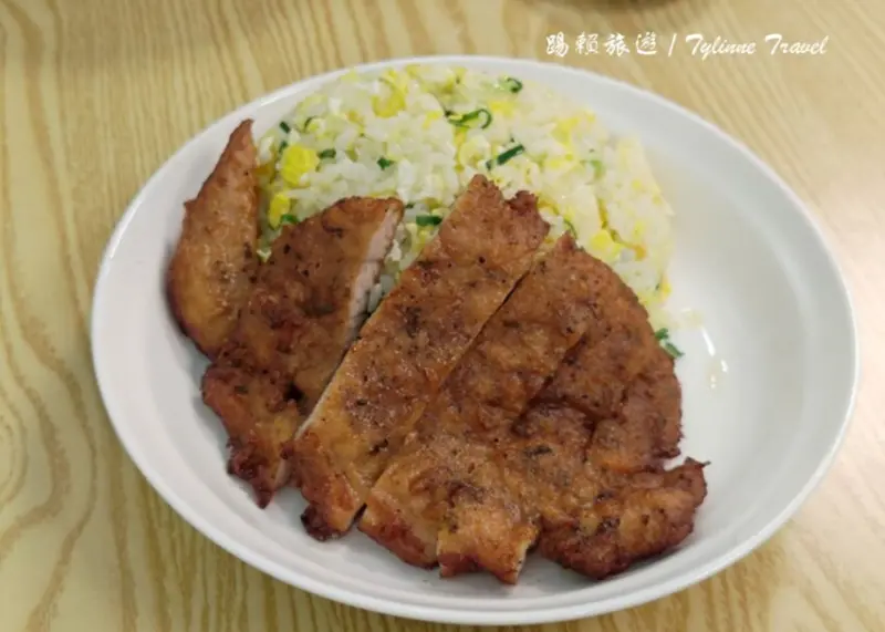 板橋美食推薦！平價版鼎泰豐「四木欣福」必吃排骨蛋炒飯。