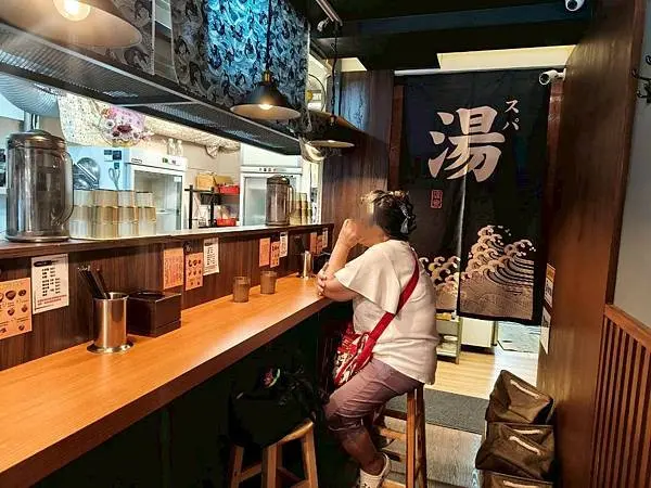 台北內湖737商圈美食拉麵推薦-捷運港墘站【湯一筋拉麵】湯濃