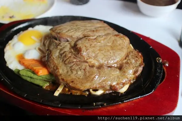 台中美食|非常豪牛排館肉質很棒價格實惠家人聚餐同事聚會好選擇