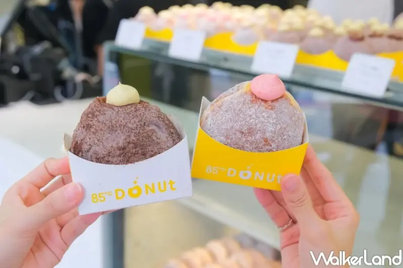 板橋10元甜甜圈！85℃生甜甜圈插旗板橋府中，焦糖海鹽爆餡甜甜圈板橋人搶吃。