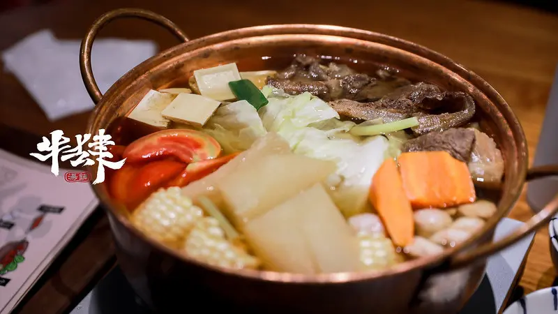 台北溫體牛火鍋！中山區牛肆火鍋湯頭暖身，必吃烤牛舌與雜炊。