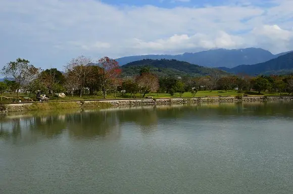 如詩如畫的湖光山色&金黃燦爛的油菜花海~~大坡池風景區