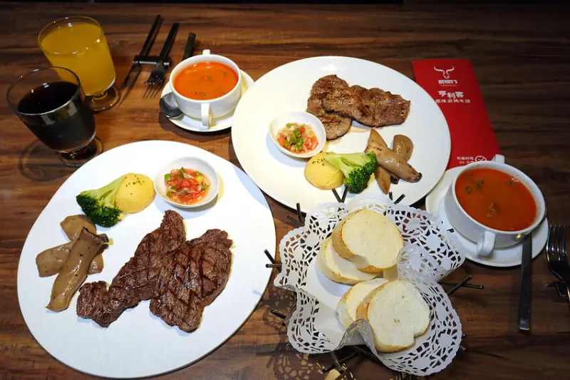 台北市信義區花小錢享受五星級美食，氣氛、味道、細節全滿分，亨利客原味炭烤牛排特別日子必去