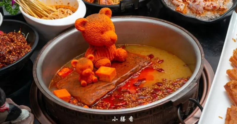 台北東區麻辣火鍋！小膳香成都麻辣火鍋，四川地道牛油湯頭不能錯過。