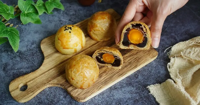 桃園市桃園區｜不只咖啡蛋黃酥必買，60元肉桂捲也超推薦，內用還會回烤加熱｜齊食蛋黃酥