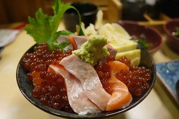 ▌小六食堂▌行天宮站巷弄商業午餐，愛吃鮭魚的看倌絕對大呼過癮！