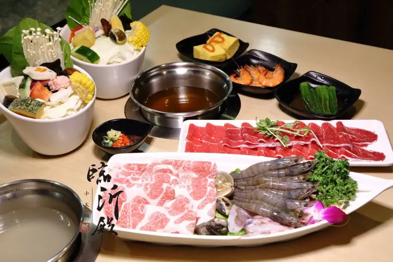 台北火鍋推薦，臨沂殿火鍋，無毒室內養殖白蝦端上桌，忠孝新生CP值超高、上班族學生最愛火鍋店！