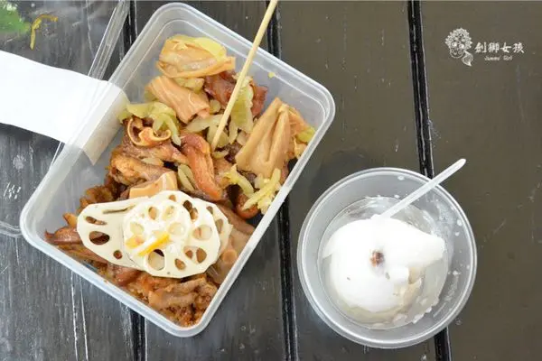 【台南美食】西井村大升級！新增散步滷味～可以邊逛安平邊享用美味 ♥ ♥ ♥