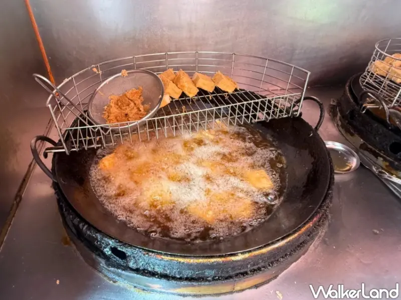 在地人瘋狂的台中臭豆腐！閻記臭豆腐 一週只開3天，60年老字號傳統好滋味。