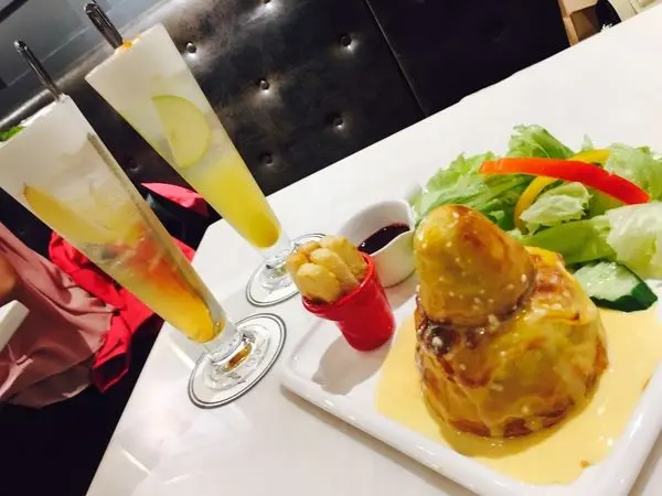 捷運市政府站 ✿ Oridream Food歐維聚-義式複合式餐廳✿ 松菸對面的創意餐廳~ 肉醬起司火山要爆發啦  ! ! ! 還有美麗的牛奶蘇打飲品~