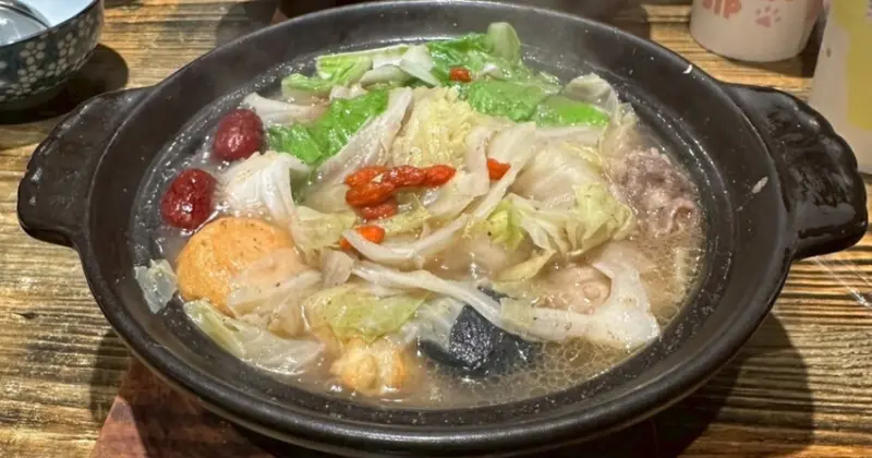 蘆洲美食新發現，初鼎陶燒小鍋，必吃個人小火鍋，多種特色湯頭任您選