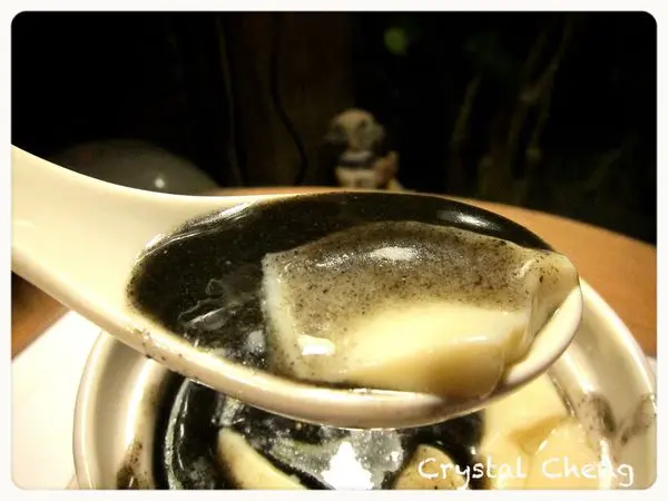 【台北好食推薦】騷豆花Cafe 芝麻豆花燒滾滾好好吃推薦 好多外國人光顧的豆花店(甜點 小吃)