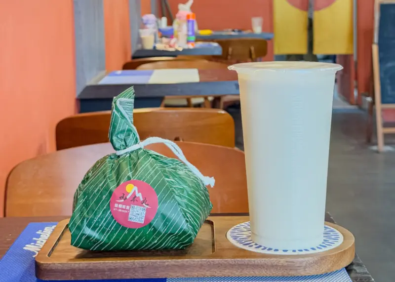 高雄楠梓人氣早餐推薦！山本丸創意飯糰系列，特色台式刈包及健康無糖豆漿，營養滿分又超親民。