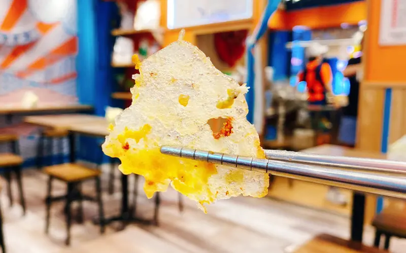 大橋頭美食推薦【東時鮮蚵-衝浪蚵仔】延三夜市必吃-煎蚵仔煎有如冰花薄脆，無刺虱目魚、超花枝CP值之高-台北美食推薦