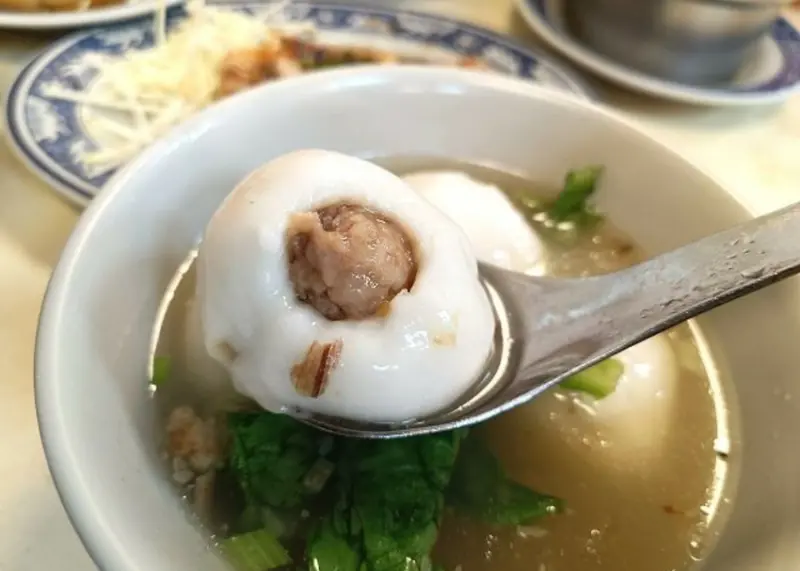 延三夜市老字號推薦！施家鮮肉湯圓鮮美Q彈，米其林必比登認證美食。