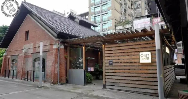 西門町獨家！Ö! in DINER飽滿廚房，隱身電影公園的美式餐廳，熱狗堡與墨西哥捲餅