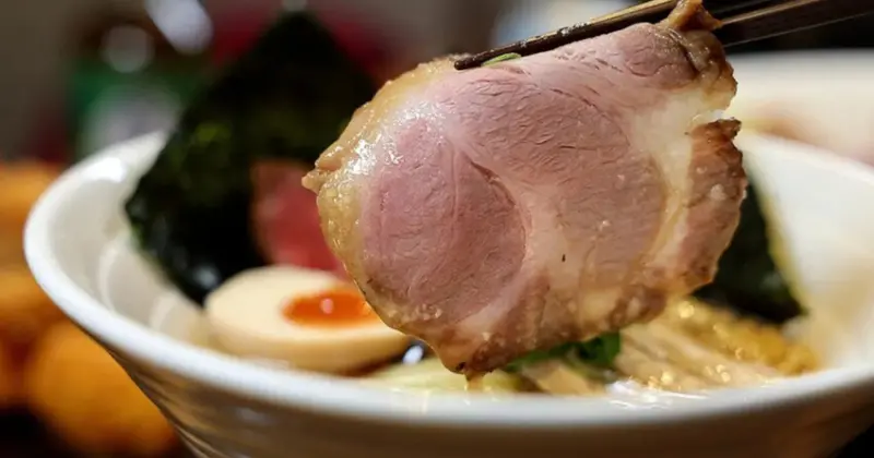 台中拉麵控必收！盡心亭Heart&soul亭超濃豚骨湯頭、免費辣豆芽都欠吃。