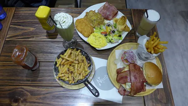 正在搜尋大份量澎派美式早午餐？來「鄰居家 Next Door」準沒錯！