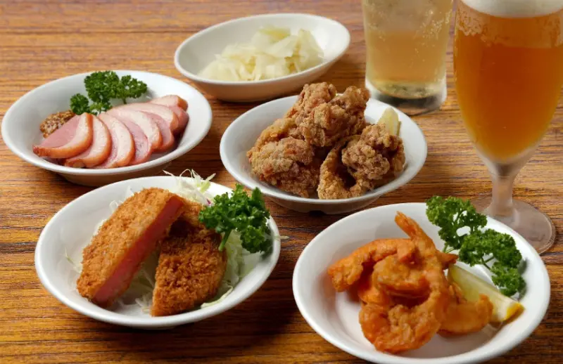 羽田機場新開店！銀座蛋包飯名店進駐羽田機場，飛機造型兒童餐和昭和風汽水可愛又好拍。