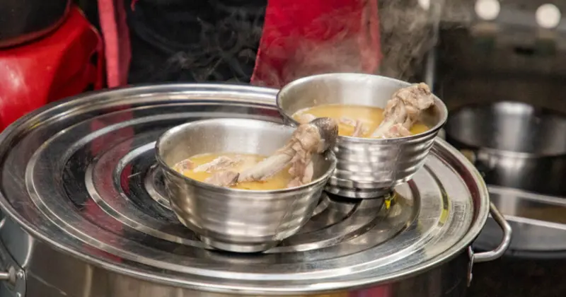 台北麻油雞推薦！阿男米其林等級必吃，骨肉分離超嫩。