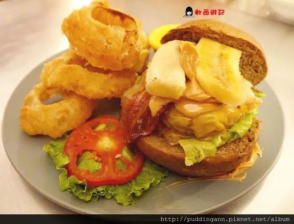 [食記]台北永康 Cozi Burger 可喜漢堡 三兄弟超特別花生醬培根香蕉招牌漢堡 可喜可賀義大利麵也好吃份量十足