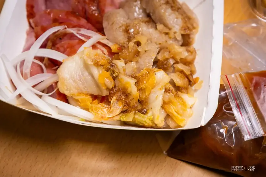 宜蘭傳統小吃推薦-復元行季節限定一串心！口味多樣搭配特製沾醬好吃到停不下來啦，美味的大腸包香腸加蘋果泡菜也讓人口水直流。 @圍事小哥的幸福相框