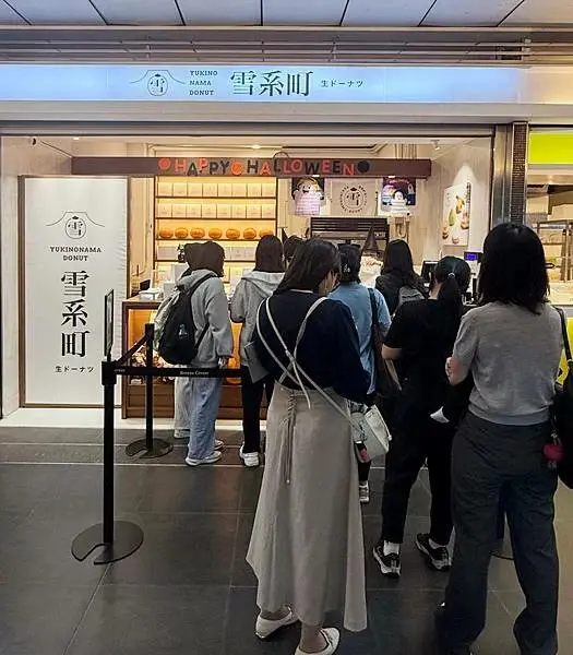 【台北甜點】柔軟的魔法降臨，雪系町萬聖節限定【生甜甜圈】禮盒