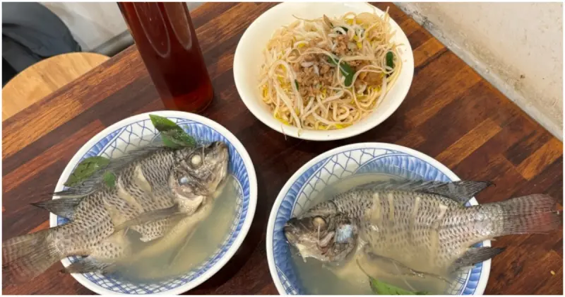 台北善導寺早餐推薦！以馬內利鮮魚湯 整尾吳郭魚現煮，早上7點開賣的三代傳承老味道。
