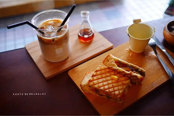 【 食記 】台中。拾陌 Shihmo ♡ 工業風早午餐店又一家 近逢甲