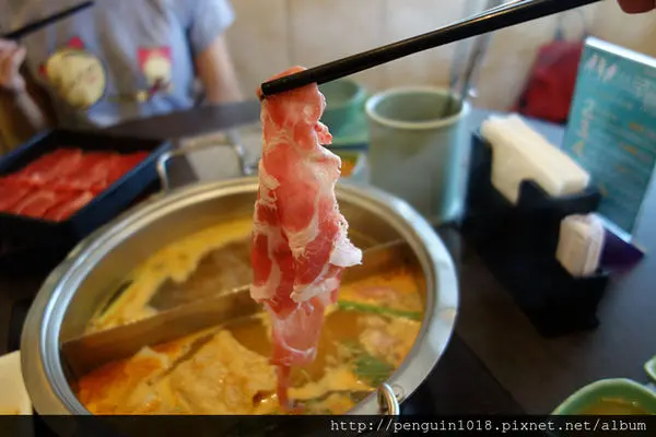 【台中】銀湯匙泰式火鍋(台中新時代店)；原來泰式火鍋也可以吃到飽！肉片優質，湯底口味特別。
