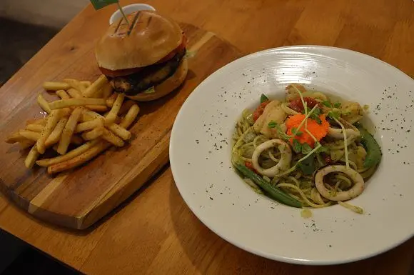 悠閒的美味食刻：捷運中山站「Vegas Fresh Cafe 義達餐廳」