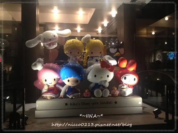 ♥食♥【東區】東區新開店之三麗鷗餐廳不走繽紛路線改走工業美式風●Kikos Diner夏威夷漢堡排飯專賣店