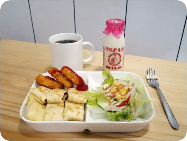 美食。餐廳│ 台北中山區 沒事早事坐 中山早餐推薦 高大鮮乳 葉黃素蛋 一日之計在於晨 五星級早餐店 ❤跟著Livia享受人生❤