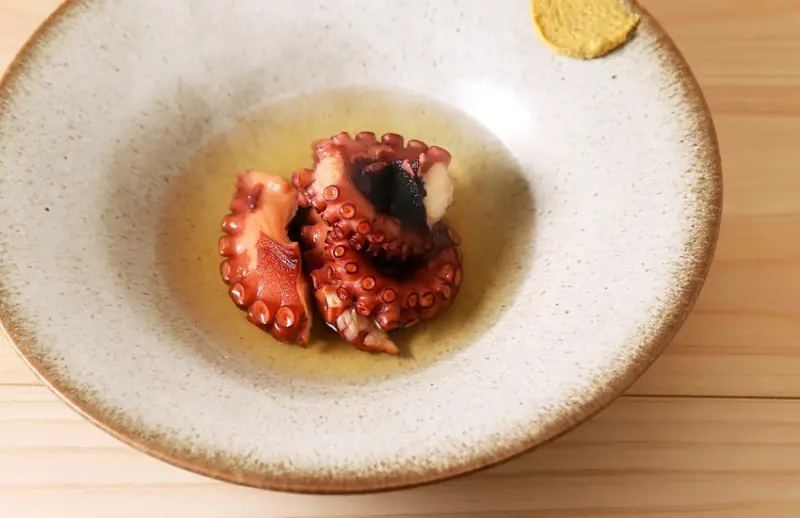 神戶名店進軍東京，淡路島關東煮專門店海鮮高湯和薪窯鹽前進東京丸之內，設有有包廂超適合聚餐。