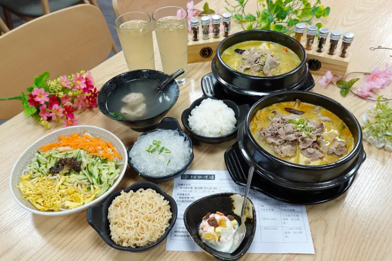 新北市板橋區這家不用沾醬的熟成咖哩火鍋一吃就愛上-94咖哩孃，新北市政府、板橋大遠百附近有咖哩火鍋及簡餐的平價餐廳