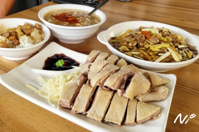 [嘉義新港]月眉鴨肉焿。鴨肉焿/特色御筍貢丸湯/鹽水鴨切盤/平日限定鴨肉炒麵 #九天宮 #排隊久候