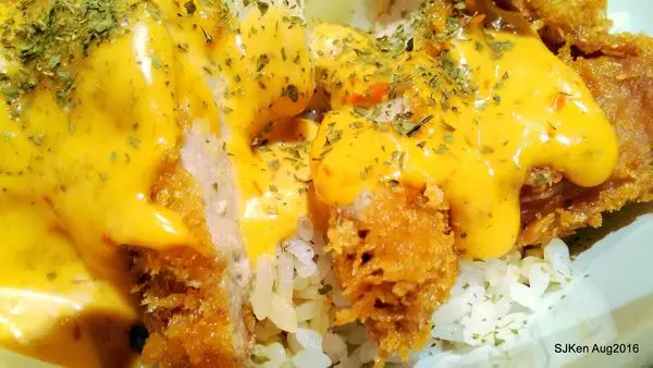 「飯場」  --- 汁濃排酥的「黃金辣蟹醬豬蓋飯」