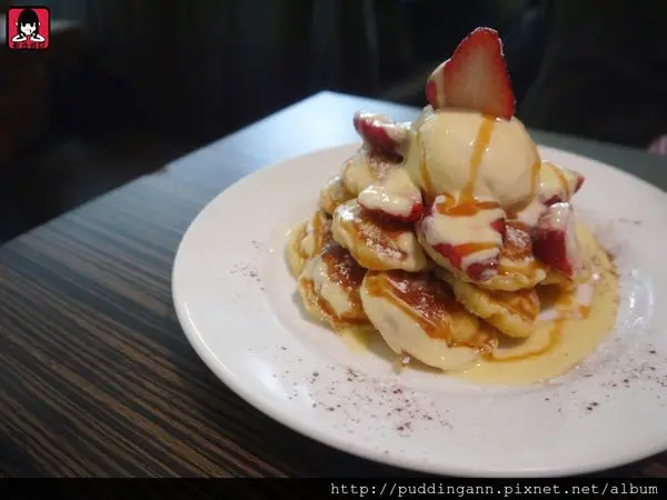 [食記]台北北車 荷蘭小鬆餅 圓圓圈圈療癒系特別甜點搭上草莓焦糖女孩最愛