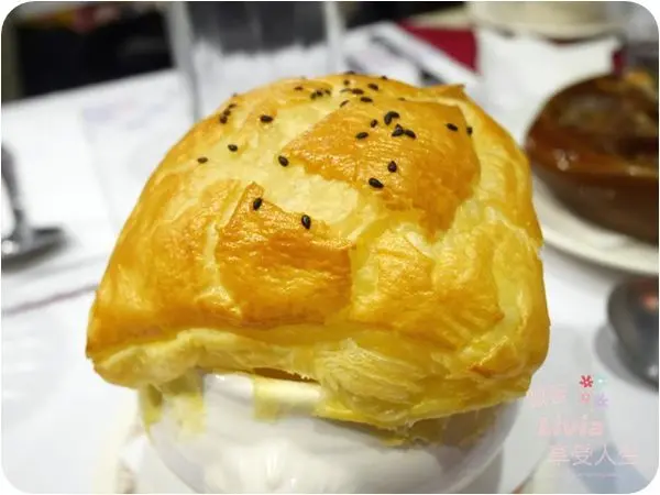 美食。餐廳│ 新北市中和區 永安市場捷運站  哈維卡義式西餐 四號公園美食 復古風西餐廳 手工乳酪蛋糕 小時候記憶中的味道 ❤跟著Livia享受人生❤