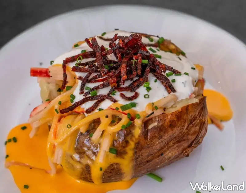 橘子集團員工餐廳「普橘島」太狂！竟把夜市小吃變頂級下午茶，獨家「海鮮起司馬鈴薯」食譜做法與罪惡醬汁大公開。