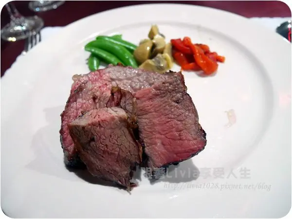 美食。餐廳│ 台北中山區 阿根廷餐廳 彭巴草原炭火牛排館 全熟牛肉卻比五分熟還要好吃耶！ ❤跟著Livia享受人生❤