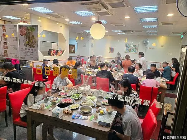 富樂台式涮涮鍋02-4間用餐區座無虛席.jpg