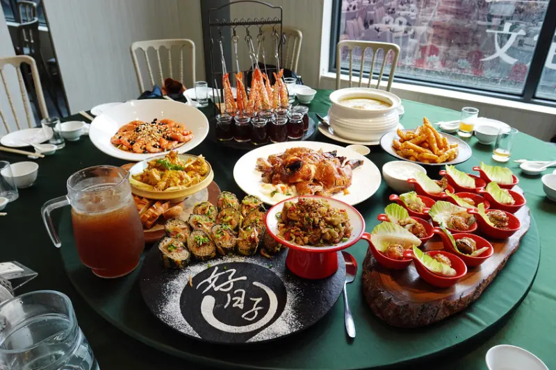 新北市林口區辦婚禮、聚餐、開趴都合適！有生猛海鮮、私房好菜、多種價位桌菜、包廂空間彈性的林口好日子餐廳