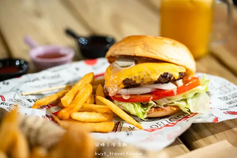 台中龍井夜景餐廳推薦_Rico Noche cafe，每人低消100元坐擁台中百萬夜景，啤酒買五送一配爆汁手打牛肉漢堡排，台中約會餐廳推薦_2025菜單 – 冠婷生活趣