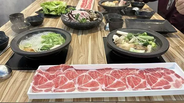 桃園八德平價火鍋店【十三鍋】新鮮野菜冰淇淋自助吧無限享用/248起就可以吃到飽/桃園CP值高火鍋店